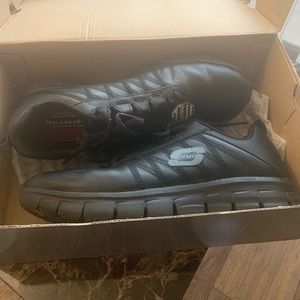 Slip resistant work shoes